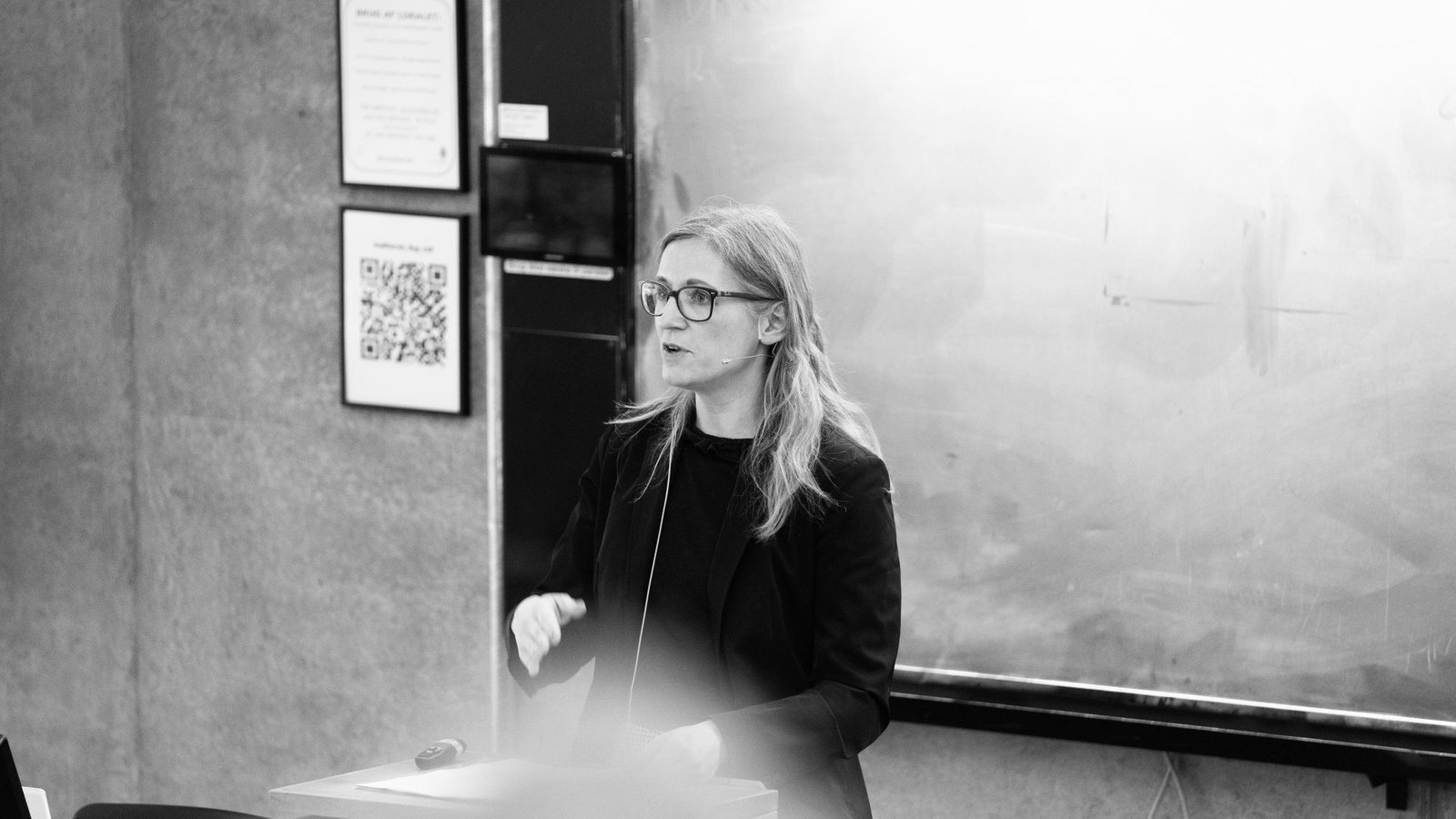 Ingvild Bode giving a lecture at FAK 2024 - 16:9