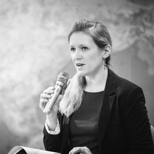 Ingvild Bode presenting in Tokyo 2015_bw